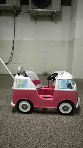 Carro de bebê Kombi rosa
