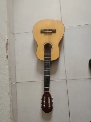 Tenho esse violão para vender estava parado sem usar