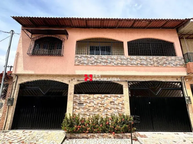 LINDA CASA NA MARAMBAIA
