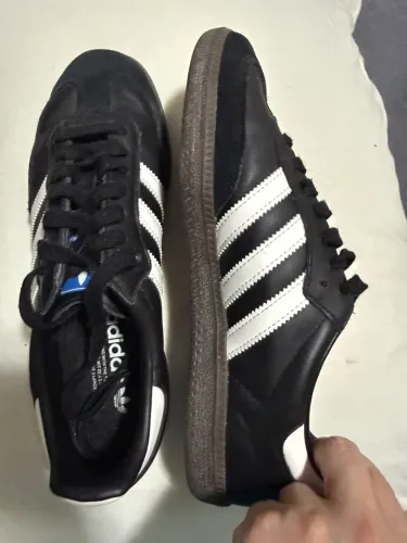 Tênis adidas