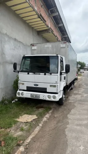 Caminhão Ford cargo 816s baú 