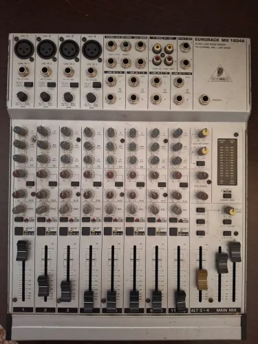 Mesa de som Behringer MX 1604A