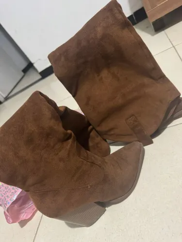 Bota Cucoo Camurça Marrom Cano Longo Salto Grosso