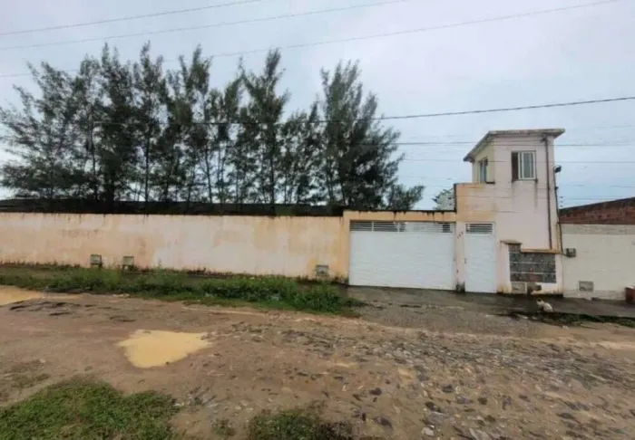 CASA RESIDENCIAL em PARACURU - CE, CENTRO