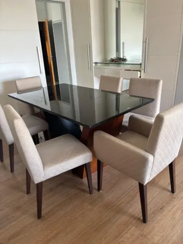 Mesa de Jantar em Madeira com Tampo de Vidro Preto + 6 Cadeiras Estofadas