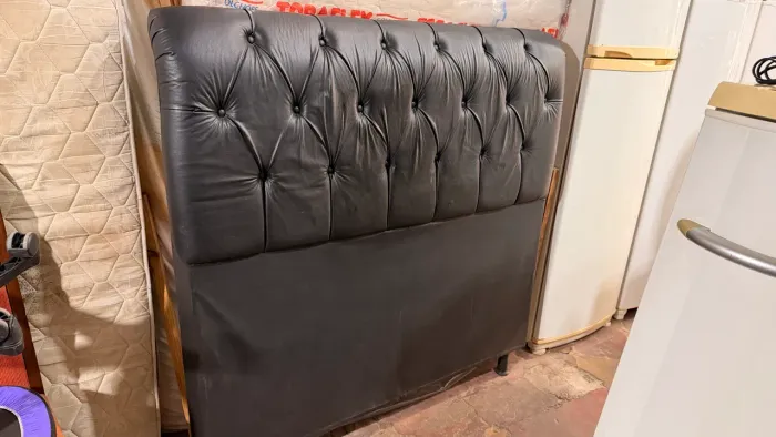 Cabeceira para cama de casal Courino 