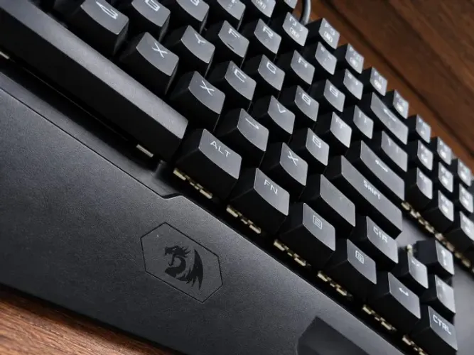 TECLADO GAMER REDRAGON USADO