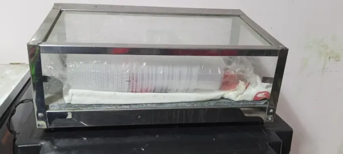 VITRINE - QUENTE - PRECISA CONSERTAR A RESISTÊNCIA