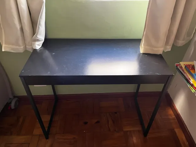 Mesa Escrivaninha Minimalista Preta - Ideal para Home Office / Estudos