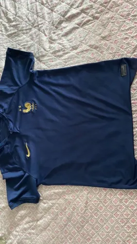 Camisa da França pouco usada estou vendendo pq não serve mais em mim 