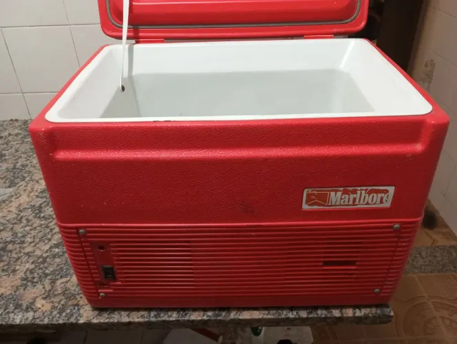 Cooler de 50 litros da marca Coleman 