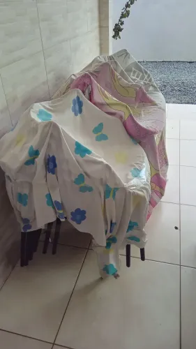 18 cadeiras de plástico (tratar pelo whats *)