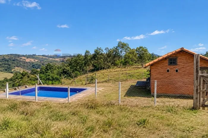 Terreno à venda com 1000m² no Condomínio Cachoeira, em Torreões - Juiz de Fora