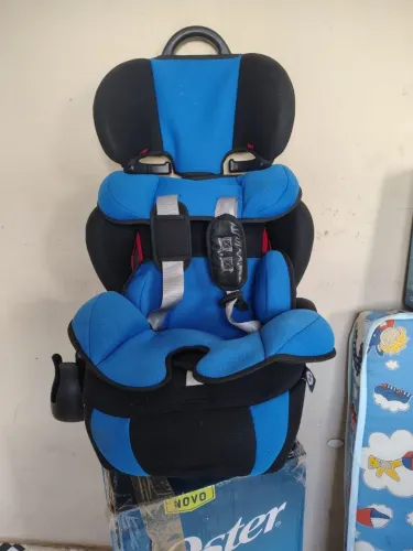 Cadeirinha para carro 250,00