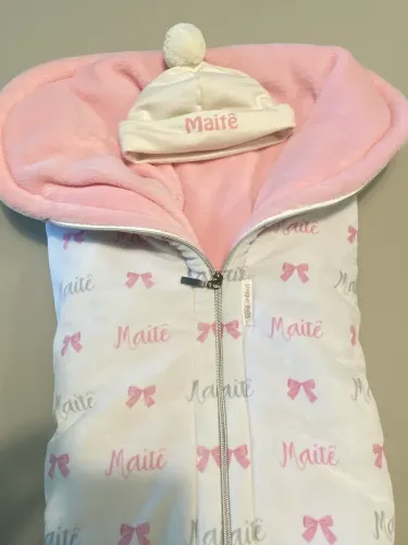 Porta Bebê Personalizado Com Nome Maitê 