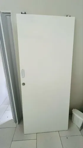 VENDO PORTA DE DRYWALL COMPLETA - EXCELENTE ESTADO