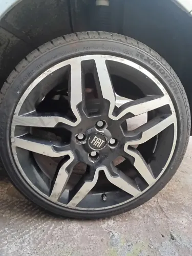 Vendo roda com pneus novos 195 40 17 aro 17