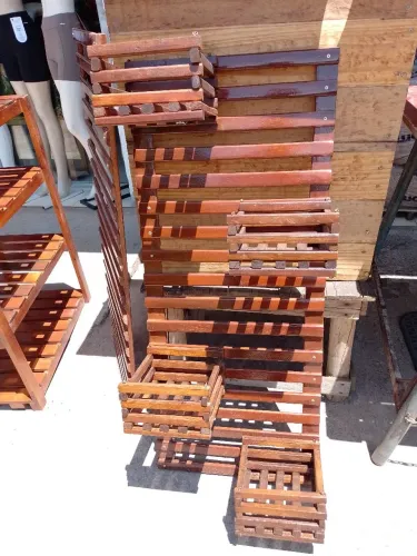 Jardim vertical em eucalipto reforçado e envernilzado