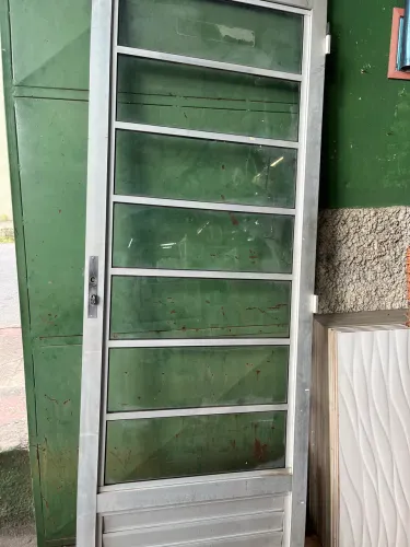 Porta de Alumínio com Vidro 