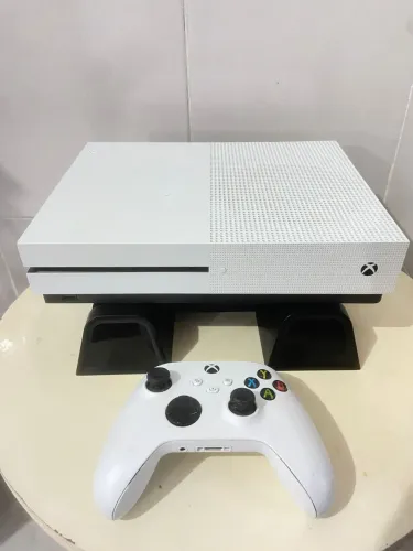 Xbox One S 1 TB cheio de jogos + garantia