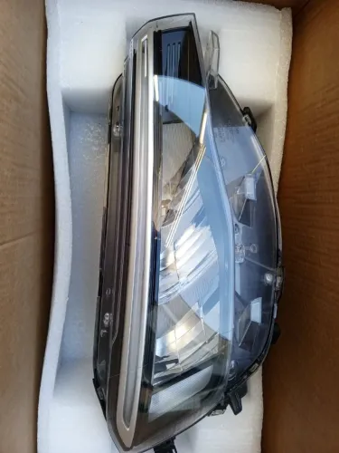 Farol lado direito Nivus 2025