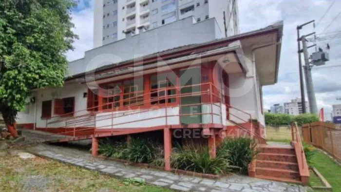 Casa em Blumenau com 9 salas amplas e versáteis e com uma Área de 450m²