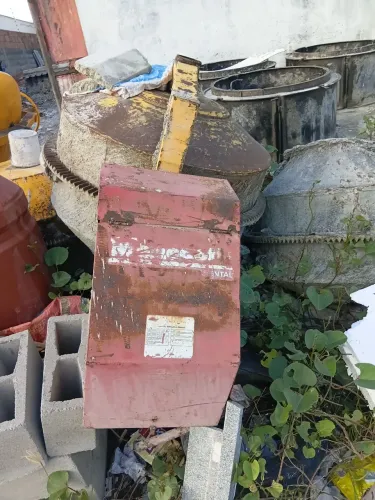 Vendo betoneira 400lt par conserto sem motor 