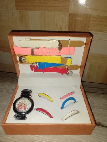 Relógio Barbie Infantil com Pulseiras para Trocar + Caixa