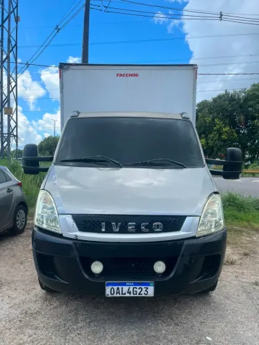 Caminhão iveco