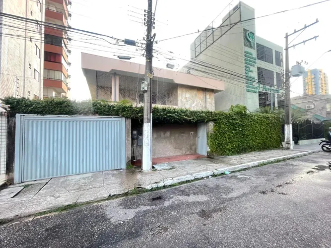 Excelente casa na Barão do Triunfo 