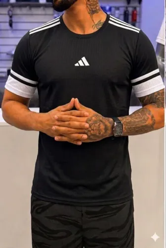 Kits de roupas da Nike e Adidas 