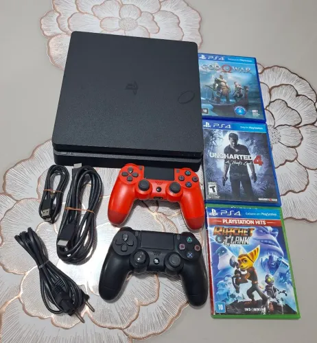 Vendo esse PS4 com 2 controles + 3 Jogos