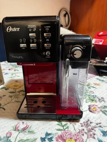 Cafeteira Espresso Oster PrimaLatte Automática com Reservatório de Leite