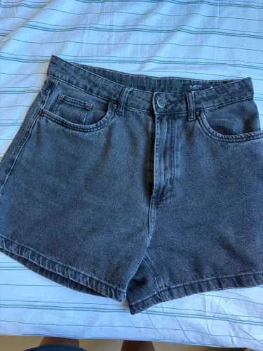 Short feminino tamanho 42