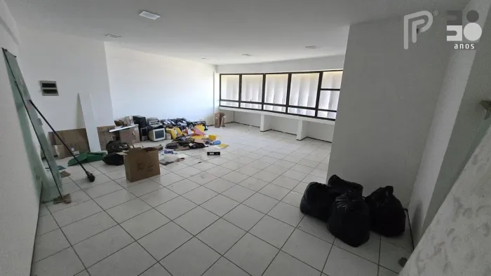 Sala Comercial para Locação com 50,35m² em andar alto no Calhau - São Luís - MA