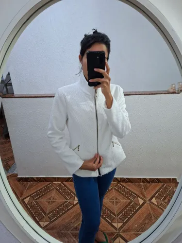 Casaco Feminino Branco Matelassado com Zíper - Tamanho P