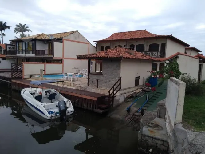 Casa com 2 quartos e Deck no Canal de Ogiva, para ancorar Lancha e Jet Ski.