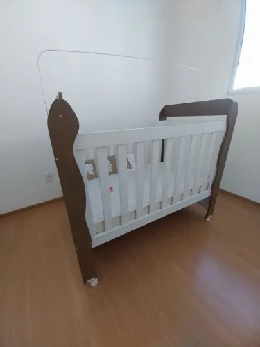 Vendo berço com colchão 