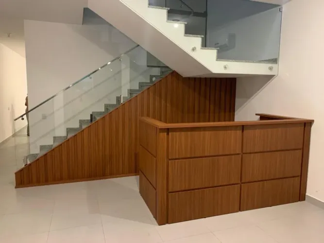 Vende-se balcão de recepção
