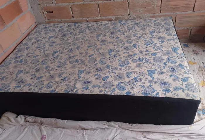 Estou doando uma cama de casal 