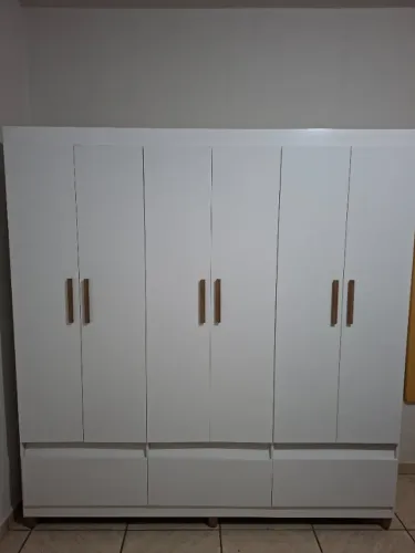 Guarda-Roupa com Cabideiro, 6 Portas, 3 Gavetas e 180cm de Largura - 650