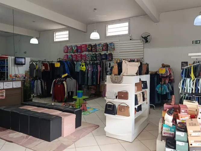 Loja de calçados e confecções