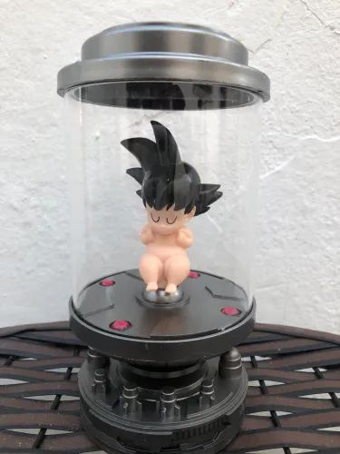 DRAGON BALL GOKU KID NA CÁPSULA 