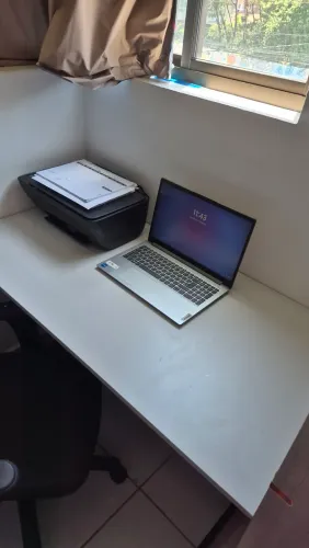 Mesa de escritório grande seminova cinza