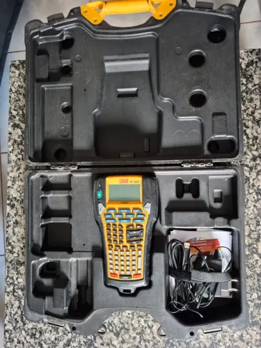 Rotuladora Profissional 3M PL300 (Dymo) - Kit Completo com Maleta e Fitas