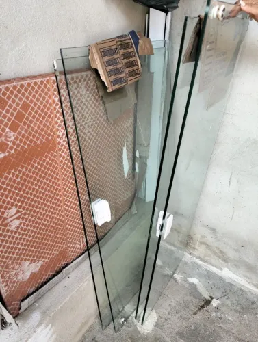 Vende-se Janelas de Vidro