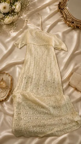 Vestido tricô cor creme tamanho único  marca Revanche valor R$50,00