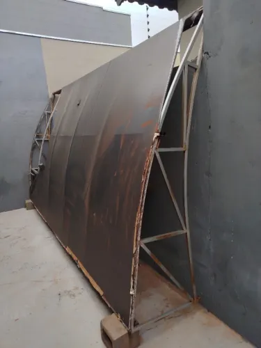 Armação para toldo.