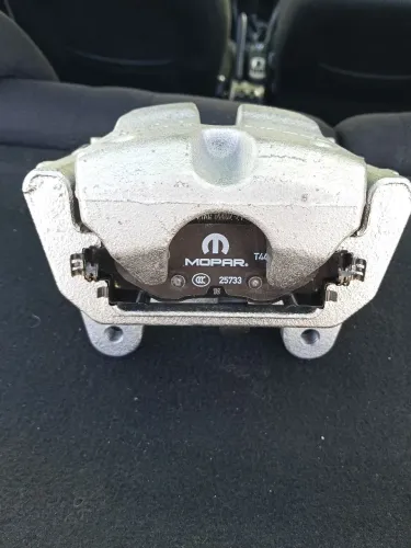 Pinça de freio original lado esquerdo com motor elétrico do Renegade compass e comanda