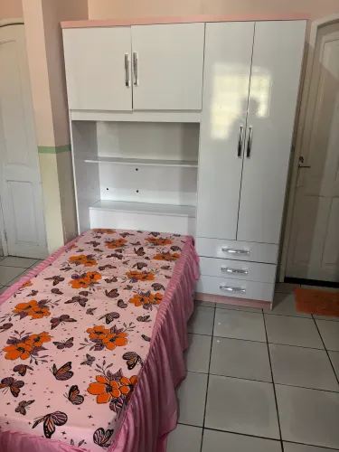 Guarda roupa infantil e juvenil com cama embutida